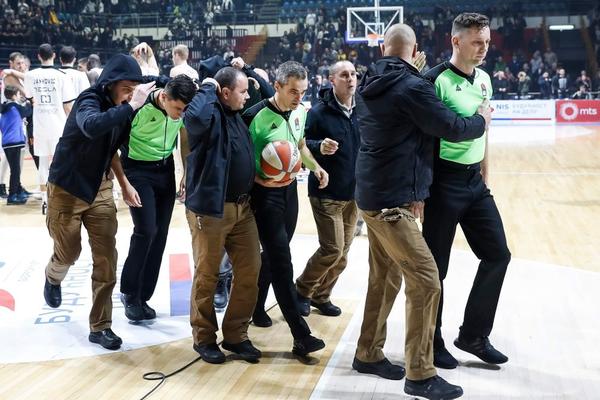 ZVEZDA GRMI ZBOG SUDIJA: Ozbiljno narušena regularnost lige, već smo preduzeli korake da se to više ne dešava!