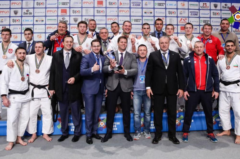 ZVEZDI NIKAD U ISTORIJI OVO NIJE USPELO: Ova godina je istorijska za klub!