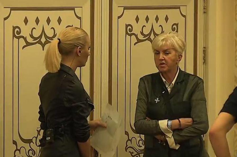 KALETA IZBACILA PUBLIKA, A NJU UKUĆANI: Nije mogla da veruje šta su joj uradili!