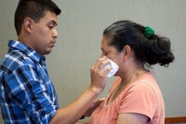 NIJE ODUSTAJALA NIJEDNOG TRENUTKA: Oteli su joj BEBU, dve decenije kasnije ŠOKIRAO ju je poziv iz policije! (VIDEO)