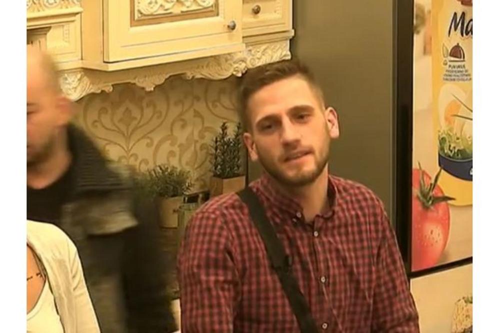 SPAVALA SA 4 MUŠKARCA U ISTO VREME: Mislio da je PITOMA, a onda ga oblio HLADAN ZNOJ!