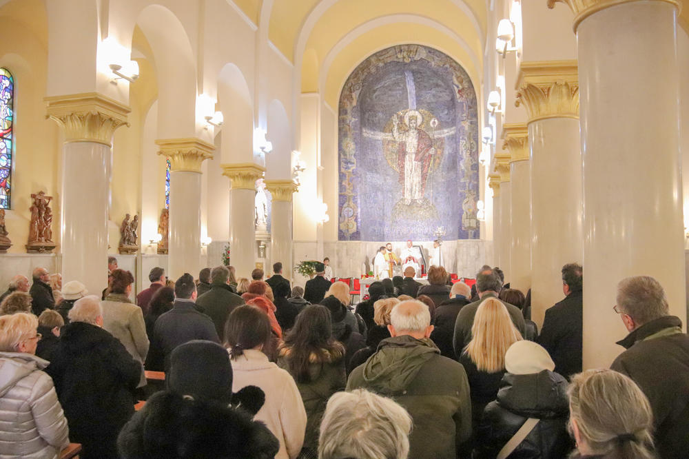 EPISKOP ŽIČKI JUSTIN UPUTIO BOŽIĆNU ČESTITKU SVIM VERNICIMA: "Na zemlji mir, a među ljudima..."