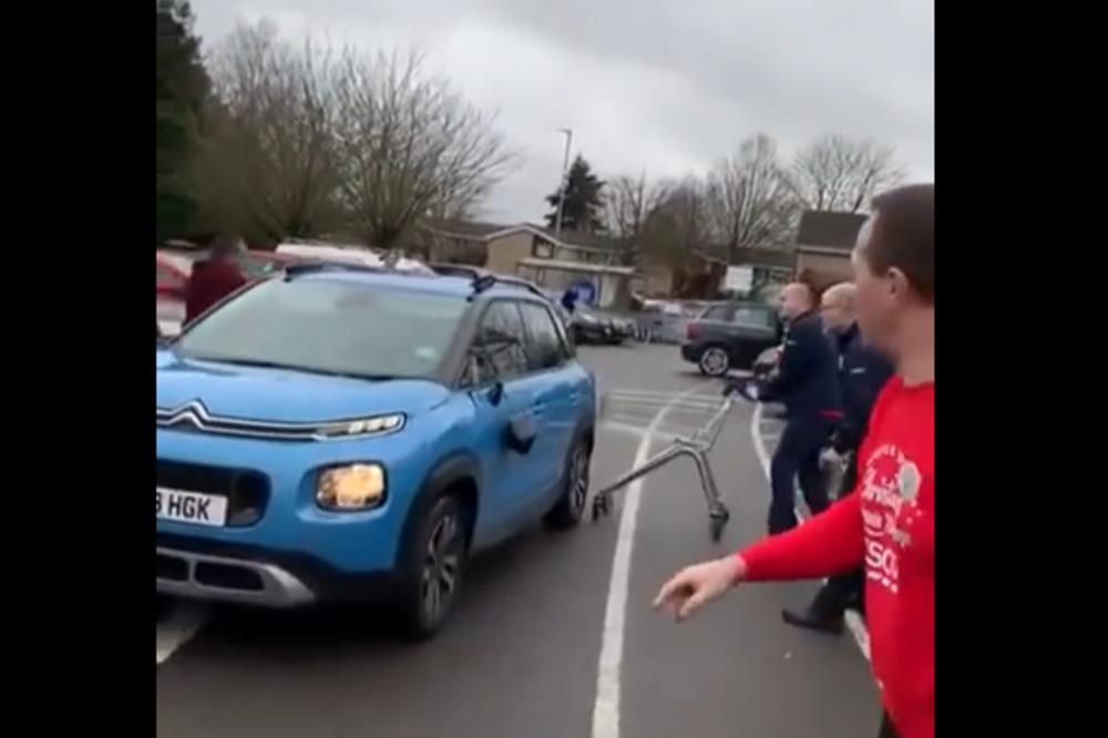 UKRALI SU ALKOHOL IZ MARKETA I BEŽEĆI PREGAZILI ŽENU! Kupci su onda uzeli kolica i nastao je OPŠTI HAOS (VIDEO)