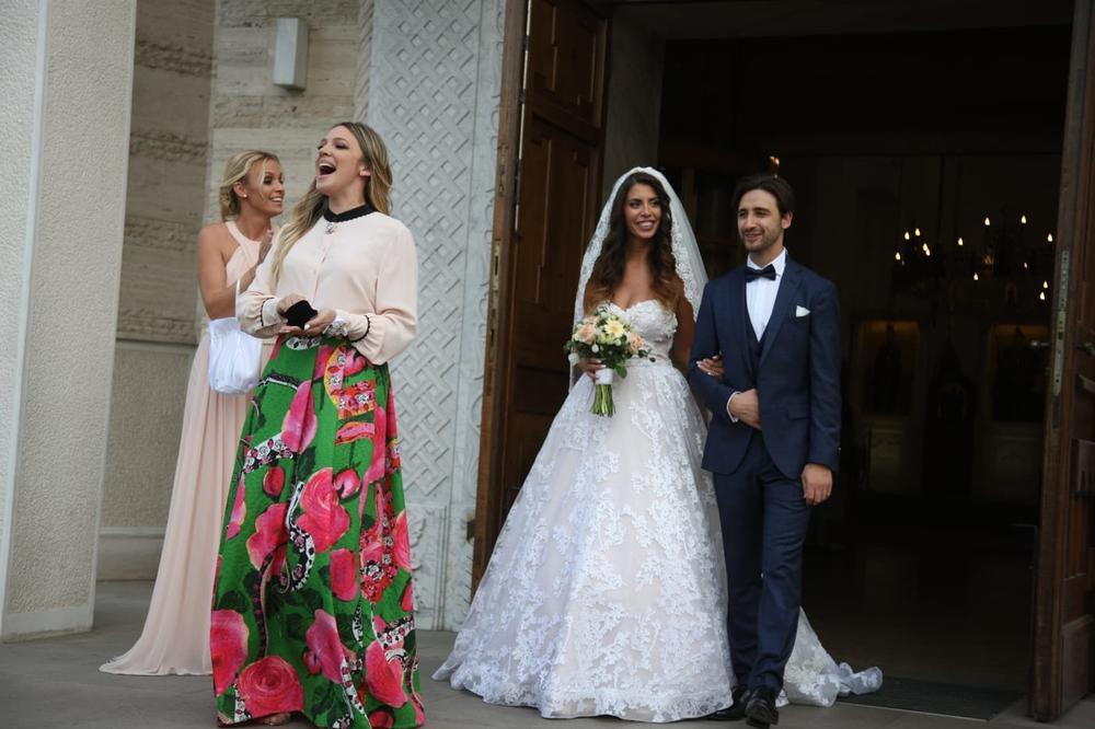 Pevač šokirao detaljima o prvoj bračnoj noći: "Krenuo sam da joj skidam haljibu, a onda nam je..."