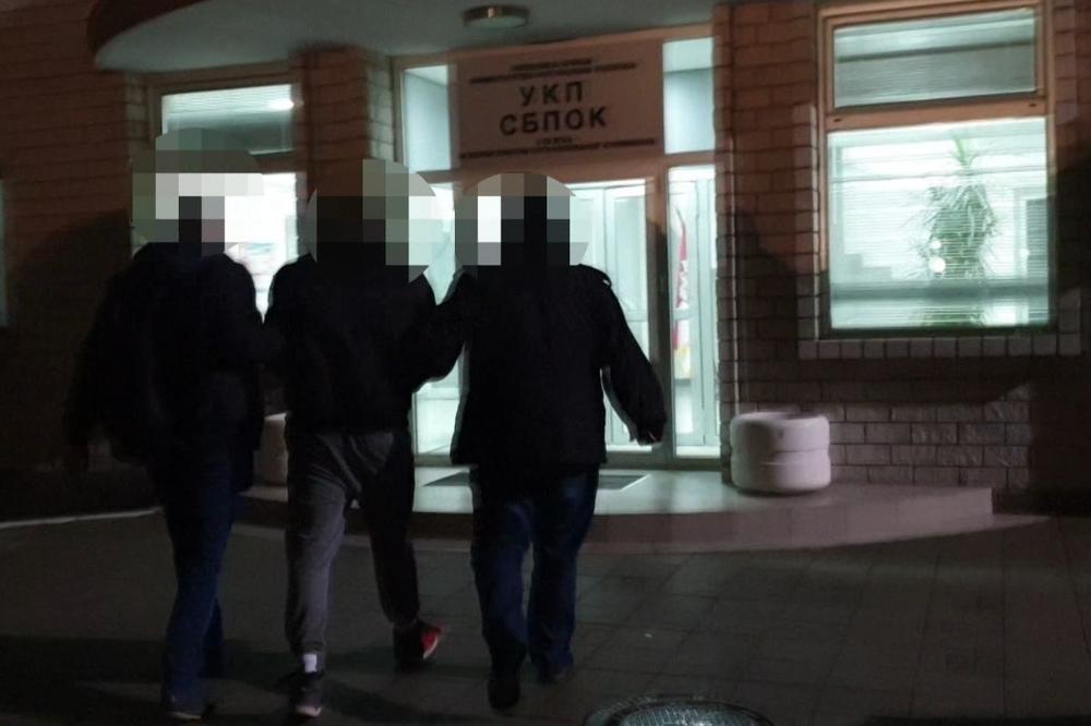 RAZBIJENA NAJVEĆA FEJSBUK PREVARA U SRBIJI: Pogledajte kako ih policija odvodi, NA METI SU BILE ŽENE! (VIDEO)