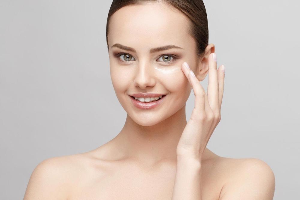 SVIMA SU DOSTUPNE, A VEOMA SU DOBRE ZA KOŽU: Evo koje namirnice zaustavljaju prve znake starenja