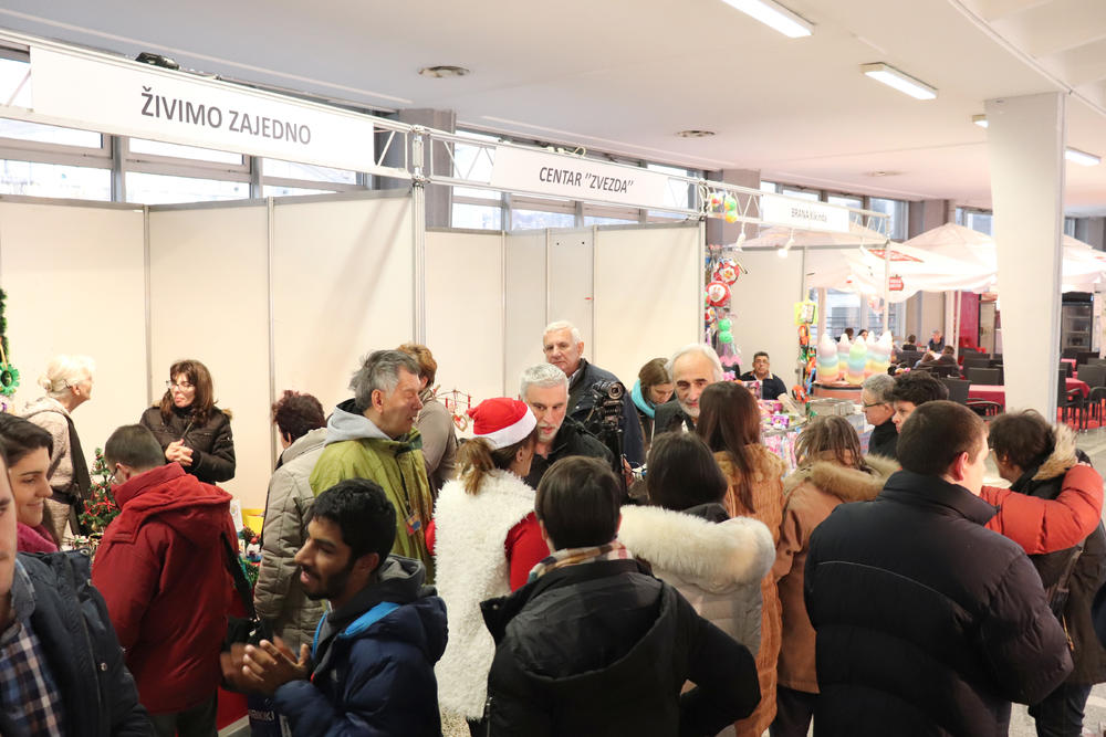 Osobe sa invaliditetom na kreativnoj radionici  