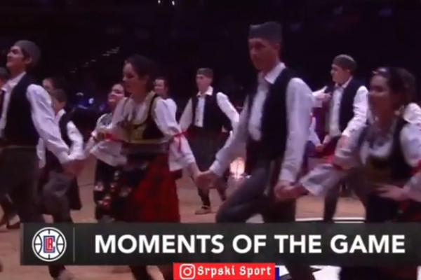 SRPSKA NOĆ U LOS ANĐELESU: Cepa kolce na terenu, Bobijeva benkica za nerođenu bebu, navijači luduju za Bogdanom!