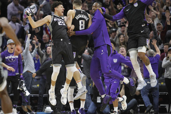 BOGDANE, BOŽE KOŠARKE!!! Srbin trojkom u poslednjoj sekundi srušio Lejkerse i doneo radost Sakramentu! (VIDEO)