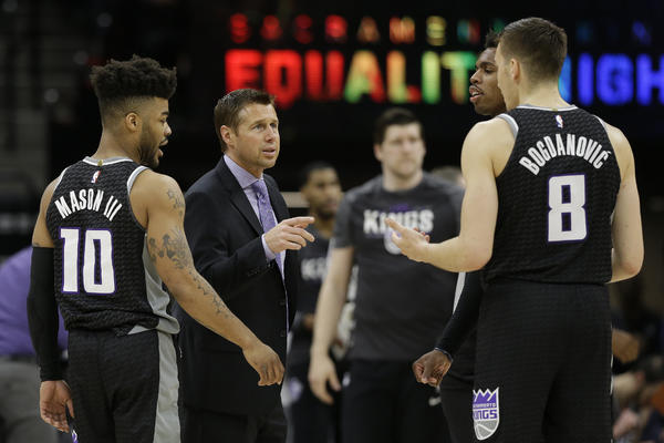 UZMI LOPTU I DAJ KOŠ! Trener Kingsa otkrio zašto je hteo da Bogdan šutira za pobedu: Nije on igrač utakmice!