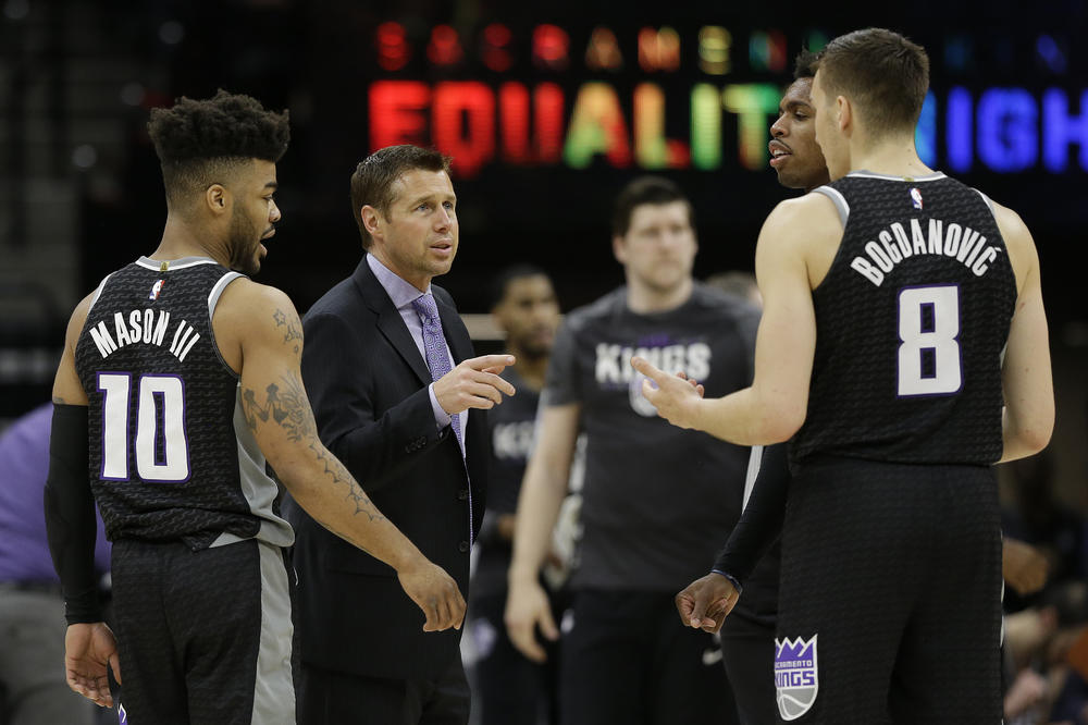 UZMI LOPTU I DAJ KOŠ! Trener Kingsa otkrio zašto je hteo da Bogdan šutira za pobedu: Nije on igrač utakmice!