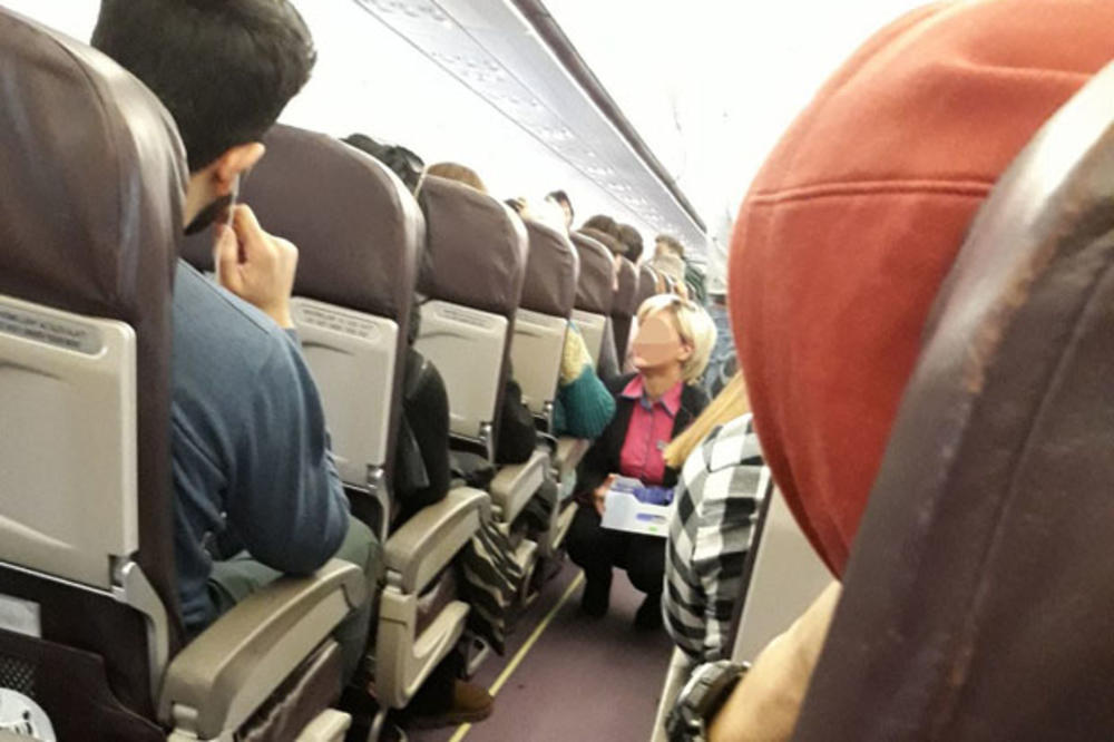 PUTNICI 9 SATI ZAROBLJENI U AVIONU, IMA I MALE DECE, LJUDI AN IVICI NERAVA! Haos na beogradskom aerodromu!