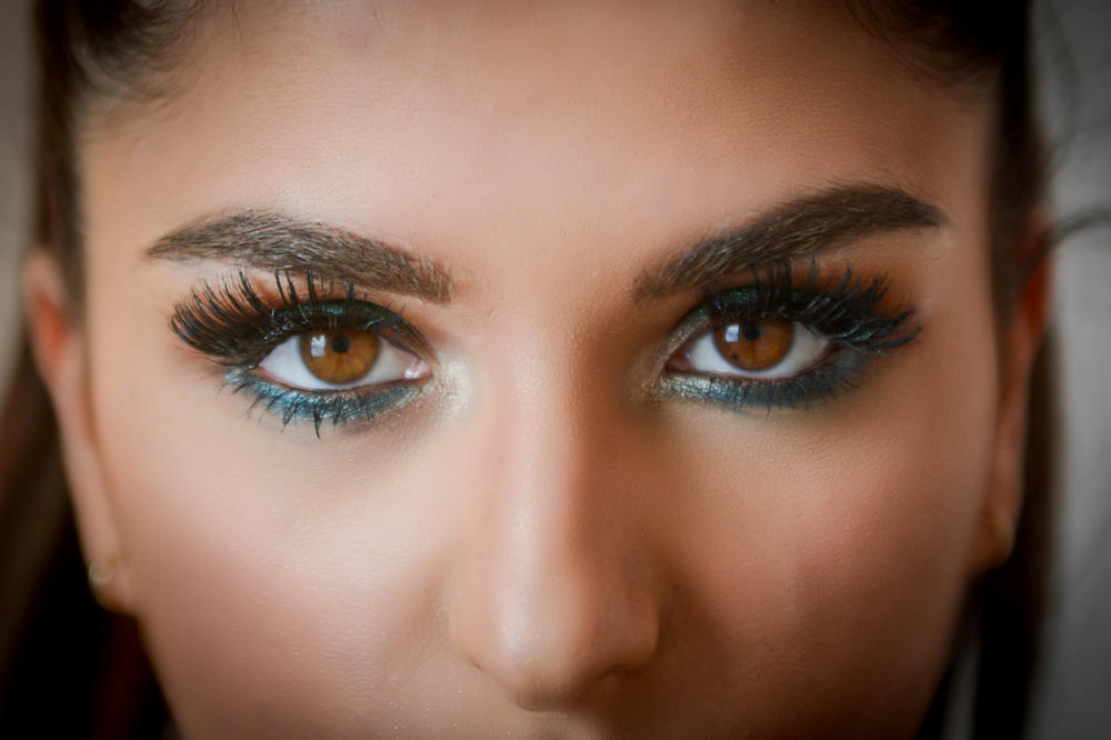 SAVETI ZA ŠMINKANJE DEVOJAKA KOJE IMAJU SITNIJE OČI: Mnoge žene prave greške, pa izgledaju onako kako nisu htele!