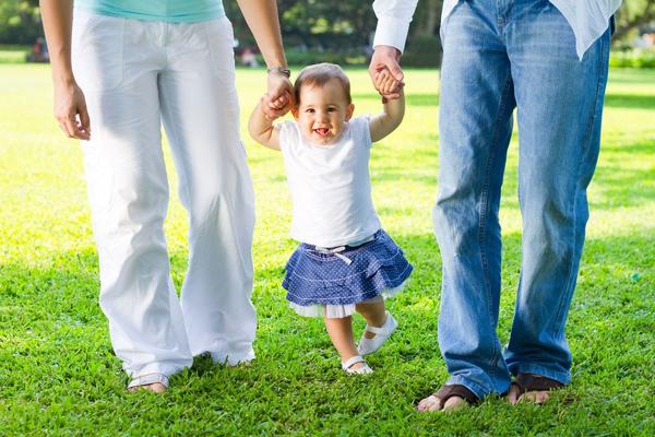 PRVI KORACI BEBE SU NAJVAŽNIJI: Na ovaj način im olakšajte prohodavanje