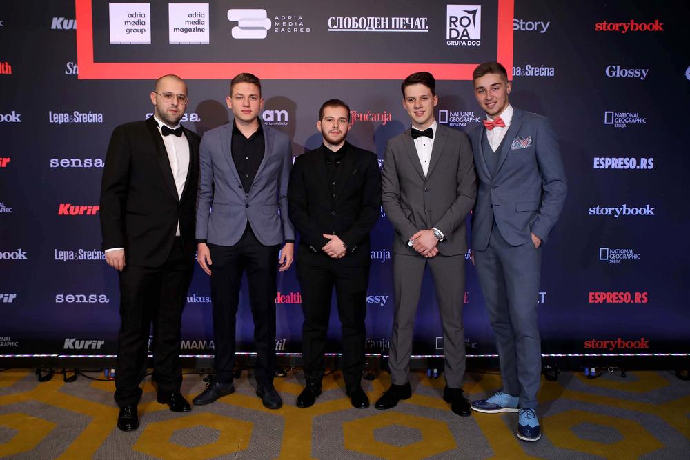 Miloš Rodić (u sredini)  