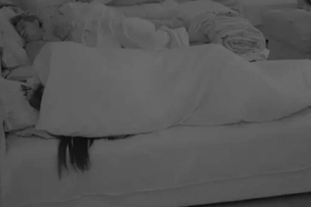 JUTRO BLUDA I STRASTI: Ana Korać i Marko Marković otišli korak DALJE! Zaljuljali KREVET! (FOTO)