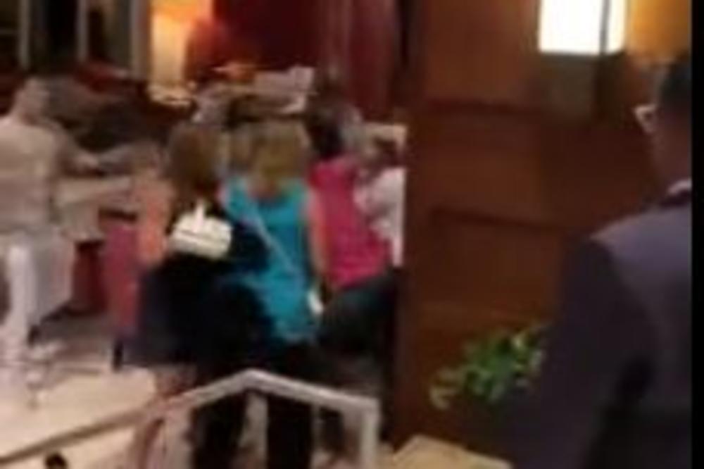 TUČA U EKSKLUZIVNOM HOTELU! Letele pesnice, tašnice, cipele... (VIDEO)