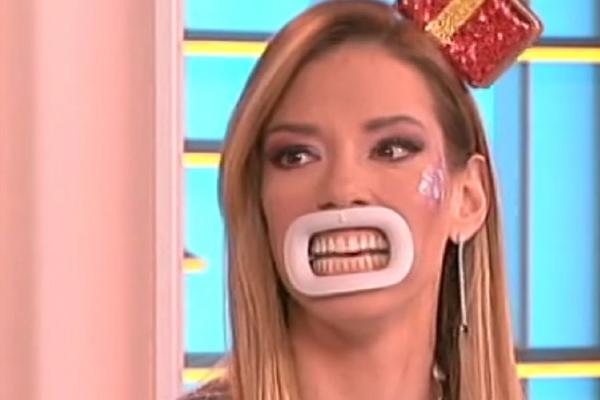 GLEDAOCI U ŠOKU OD RANOG JUTRA! Jovana je ovako vodila jutarnji program, a onda se SMEJALA DO SUZA