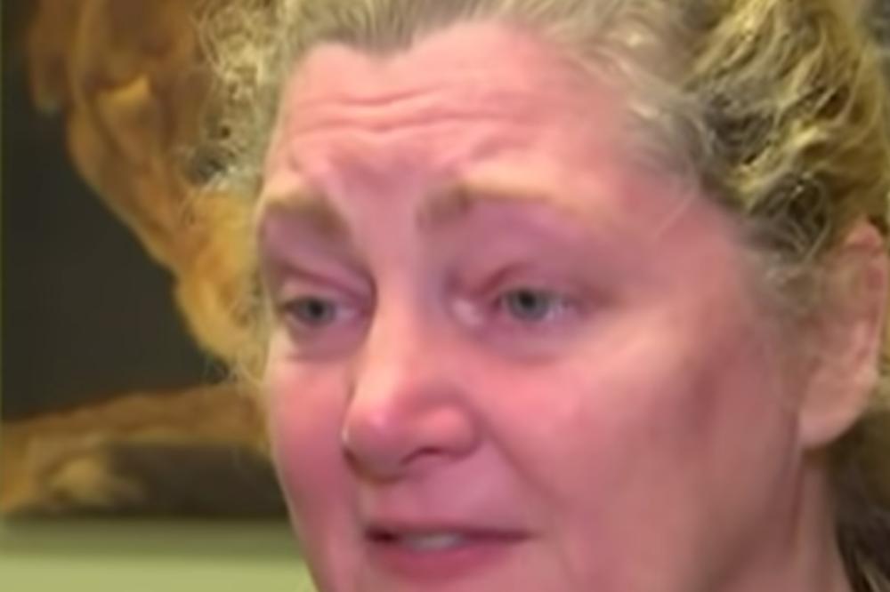 LAV UBIO DEVOJKU (22): Skočio je na nju dok mu je čistila kavez! (VIDEO)