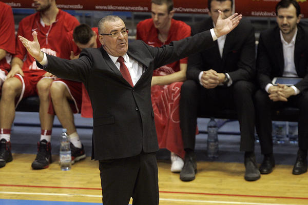 TEK SEO NA KLUPU, A VEĆ PIŠE SAOPŠTENJA: Hrvat demantuje da je učestvovao u smeni Aleksandra Džikića!