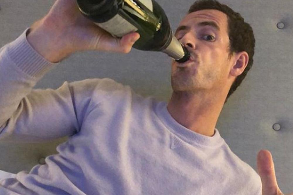 KAKVO JE TO BILO S**NJE OD GODINE: Endi Mari će se odvaliti za Novu godinu! Spremio je litre alkohola!