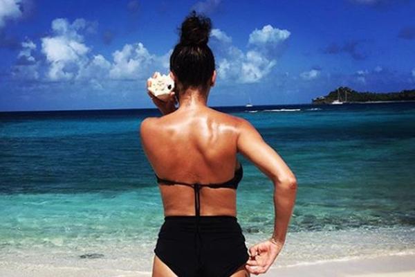 BEKEROVA BIVŠA ŽENA OBJASNILA ŠTA ZNAČI BITI MILF: Toplesom u novogodišnjoj noći topi sneg na Antarktiku!