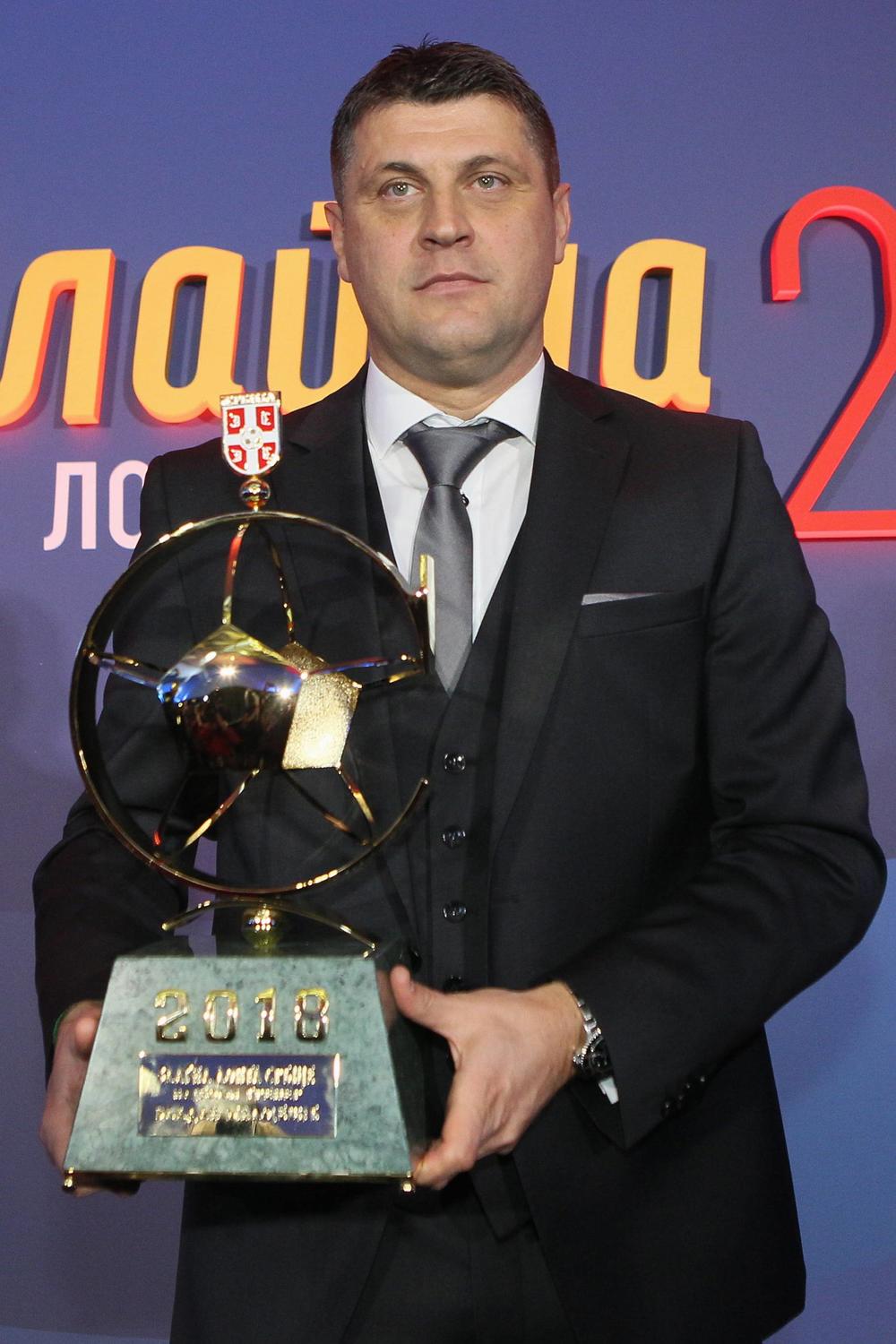 Vladan Milojević je dve godine zaredom dobitnik Zlatne lopte FSS-a kao najbolji trener  