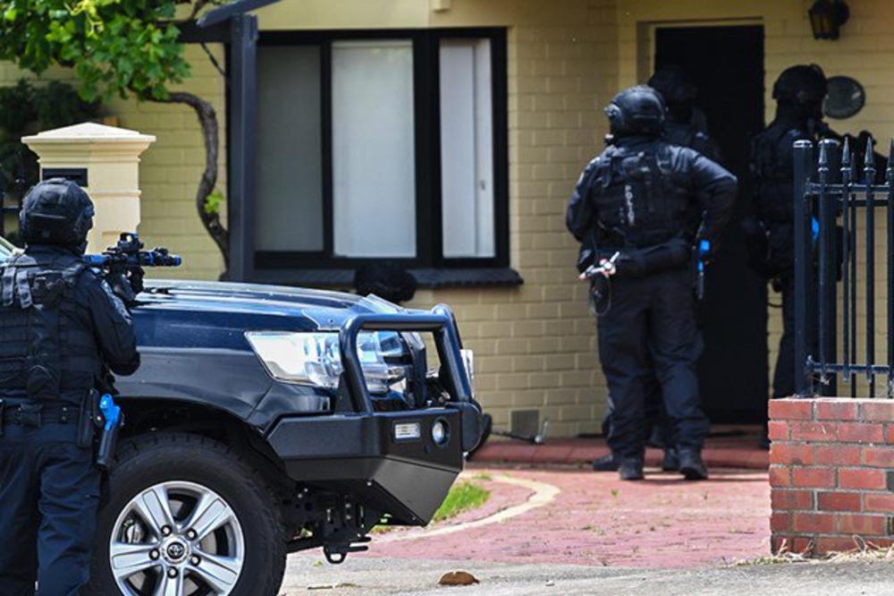 ZAŠTO NE UMREŠ? Komšije su zvale policiju nakon ovih reči, u tom stanu su zatekli nešto NEOČEKIVANO