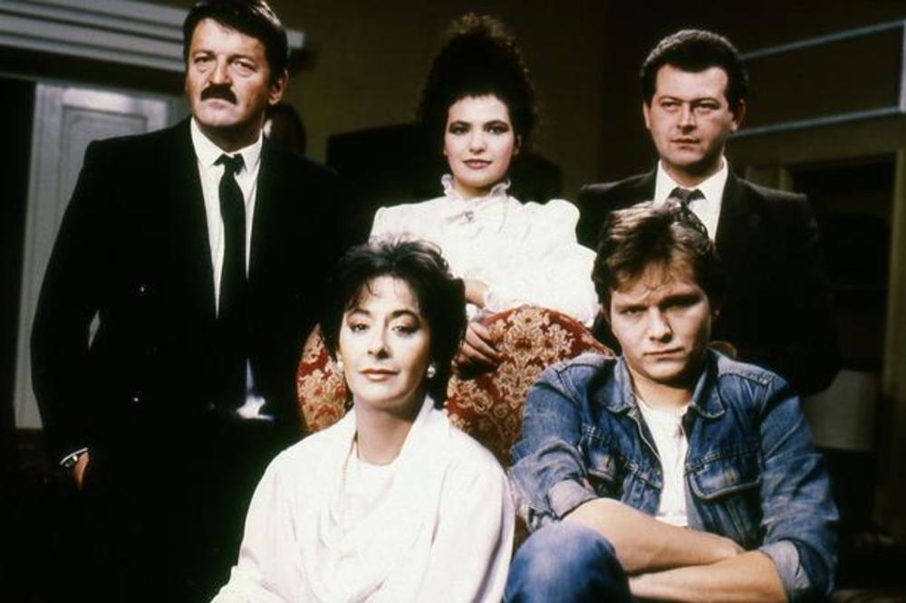 LIDIJA VUKIĆEVIĆ SE NA POTRESAN OPROSTILA OD SVOG TATA GIGE: Njene reči teraju SUZE NA OČI! (VIDEO)