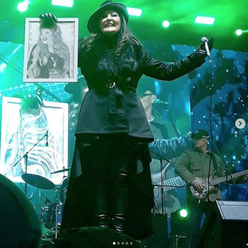 I Gaga nabacila šešir  