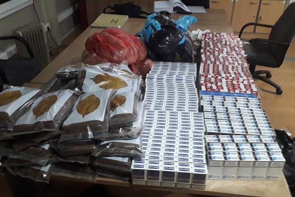 CARINICI SU VIDELI TRAGOVE KOJI VODE DO VOZA: Mislili su da su migranti, a ono što su našli je JOŠ VEĆI ŠOK!