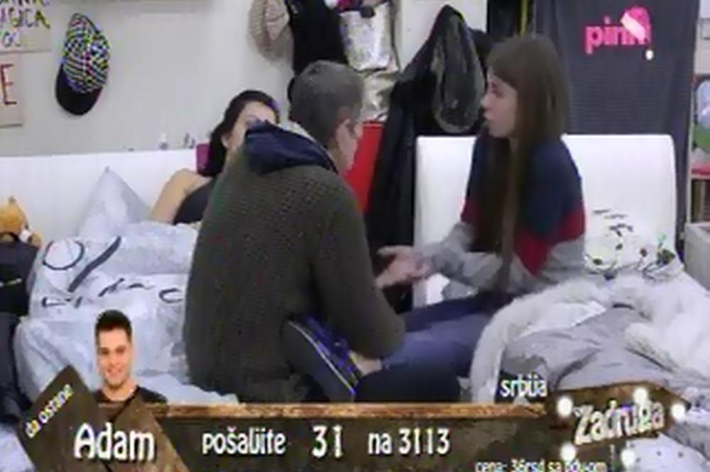 VOZI LOŠ AUTO? Dragana: Pavle mora da nađe neku iz svoje klase! Mića: Ti si klasična kurava!