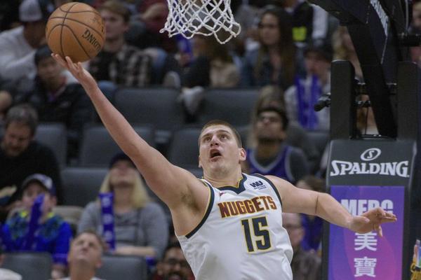 NIJE TO SAMO MOZAK PLEJMEJKERA: Na prste jedne ruke možemo da izbrojimo Jokićeve ovakve akcije!