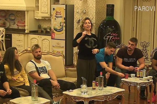 SEĆAŠ LI SE ŠTA JE REKAO SAMO DVA SATA PRE NEGO ŠTO JE SAZNAO DA SI TRUDNA? Enisa nemilosrdna prema trudnoj Coki!