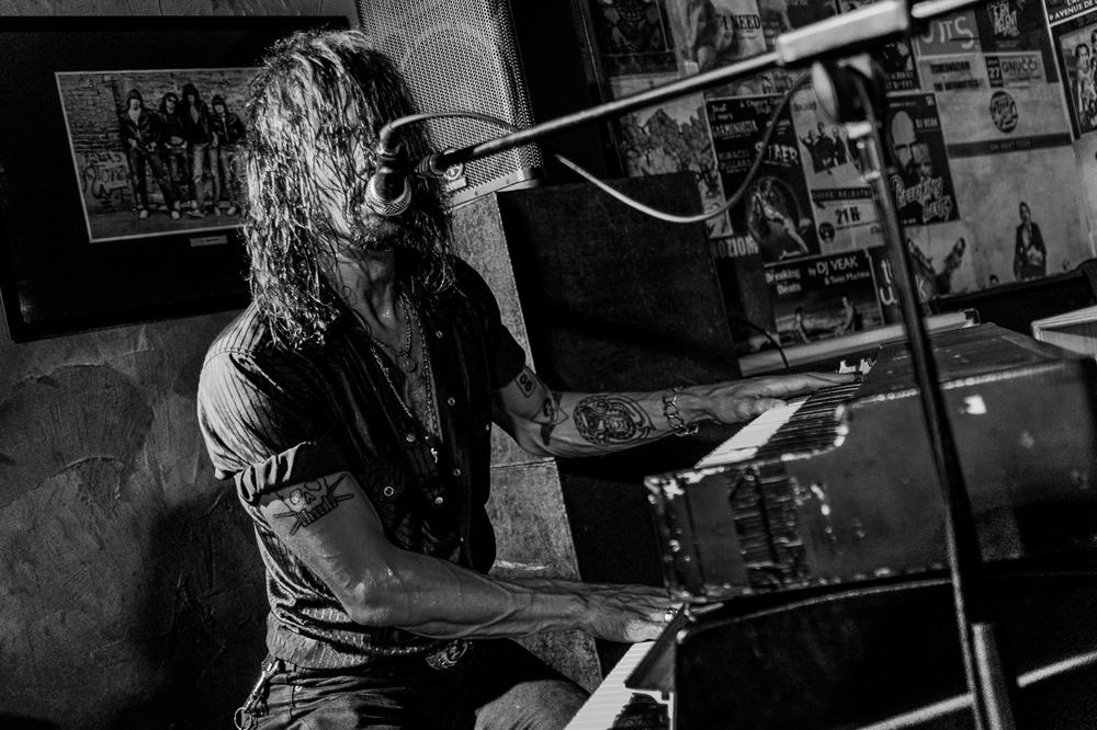 Garažni roker DŽEJMS LEG dolazi u Beograd (VIDEO)