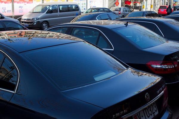 VRATA OD AUTOMOBILA UVEK OTVARAJTE DESNOM RUKOM: Na taj način možete sprečiti KATASTROFU (VIDEO)