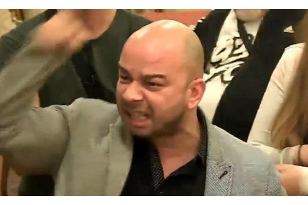 ON JE NEANDERTALAC: Mili se pronašao pa brutalno počeo da VREĐA Mastora!