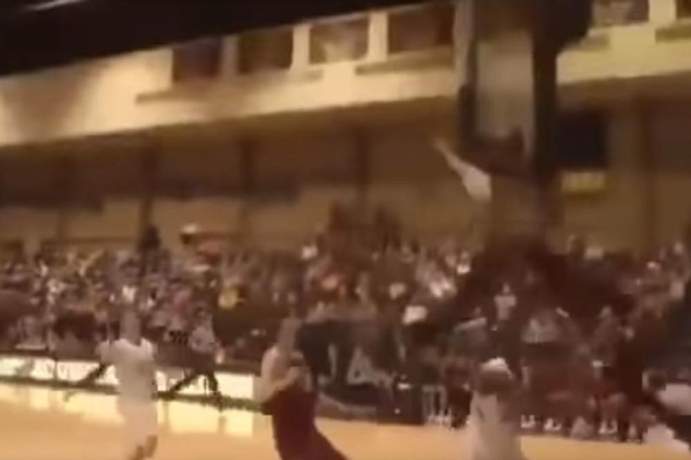 RAZNEO SEBI GLAVU! Lupio je protivniku blokadu, a onda se sam zalepio o tablu! Ovakvu scenu još nismo videli!