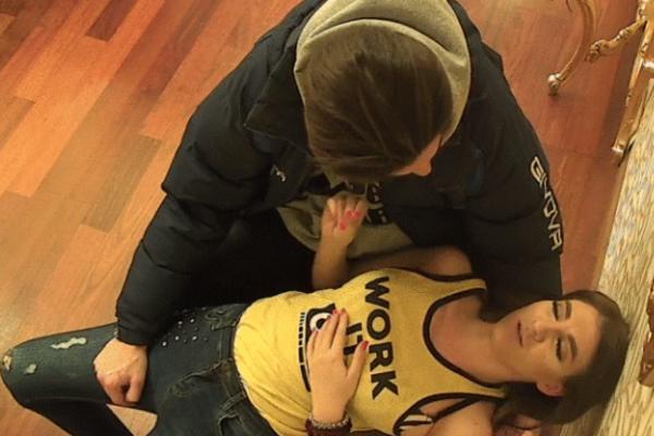 SE*S SAMO ŠTO NIJE PAO: Kadra ne skida ruke sa NJE!