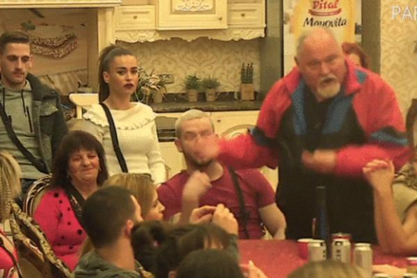 ZAVELA ME JE, SPAVAMO U ISTOM KREVETU: Linda ga ŽELI, a on se NEĆKA čak je i KRITIKUJE, ali ona NE ODUSTAJE