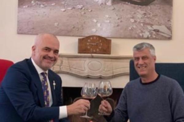 ŠOK FOTOGRAFIJA ALBANACA KOJI KROJE SUDBINU KOSOVA: Rama i Tači ponovo ZAPRETILI stvaranjem VELIKE ALBANIJE! (FOTO)