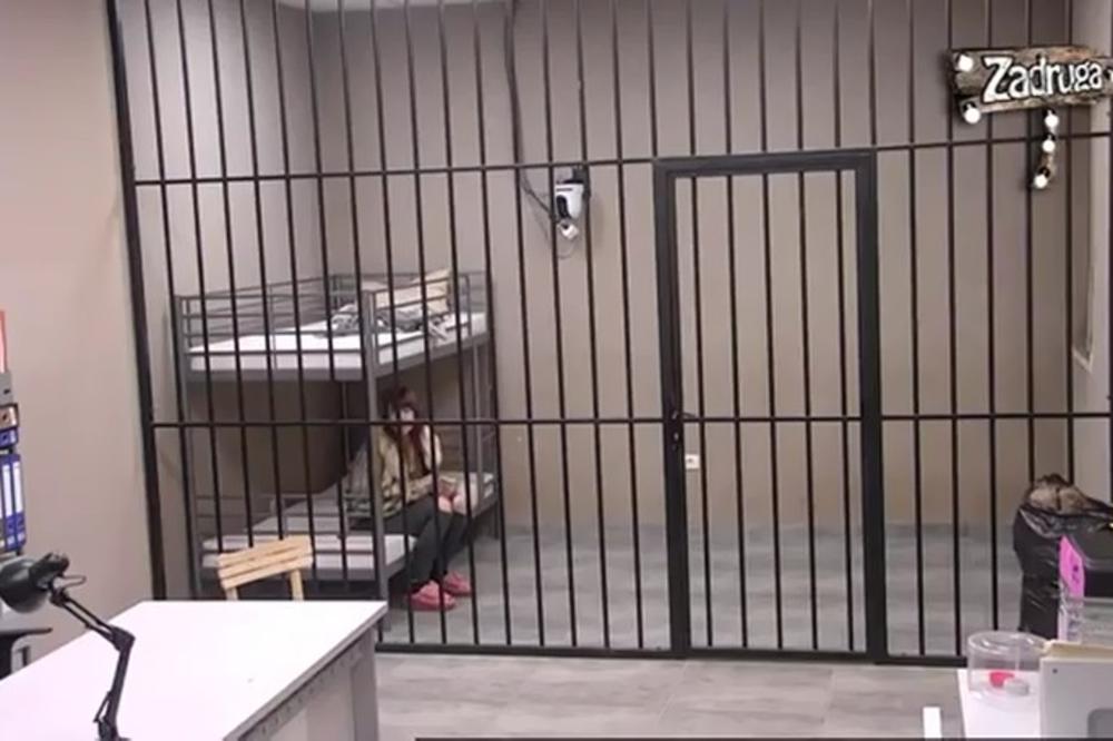 NAPRAVILA DRAMU U ZATVORU! Miljana razbila prozor i pokušala da iseče vene! (VIDEO)
