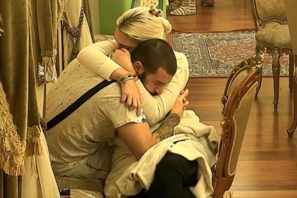 ESPRESO EKSKLUZIVNO OTKRIVA: Nikola Lakić je BISEKSUALAC? Isplivale prepiske i GOLE FOTKE sa TRANVESTITOM!