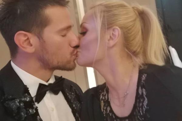 ONI SU ZALJUBLJENI KAO PRVOG DANA: Goca podelila FOTKU pa EMOTIVNOM PORUKOM čestitala PRAZNIK! (FOTO)