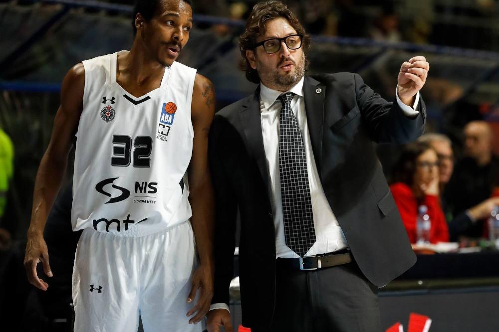 TRINKIJERI O IZMIŠLJENOJ POBEDI: Dok se drugima tresla ruka, on se nije bojao! Idemo dalje, da kopamo!