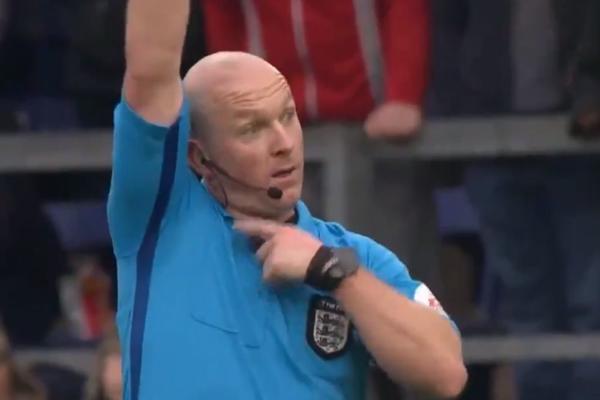 JESTE PENAL, NIJE PENAL: Opšta ludnica u FA kupu, sudija zaustavio izvođača, a za sve je kriva VAR tehnologija!