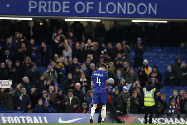 SUZE ZA KRAJ: Fabregas se pobedom oprostio od Čelsija, ludilo u Blekpulu, navijač se popeo na autobus Arsenala!