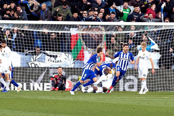 ALAVES NAPADA LIGU ŠAMPIONA: Džaba Valensiji Parehova bombetina, kad ne ume da brani korner!