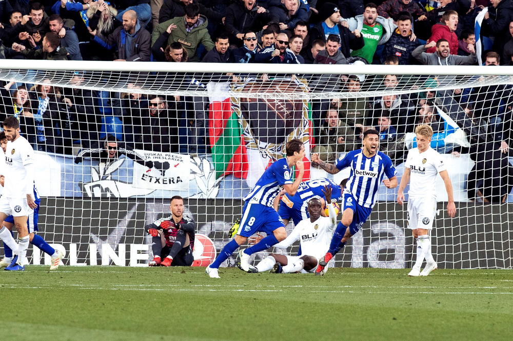 ALAVES NAPADA LIGU ŠAMPIONA: Džaba Valensiji Parehova bombetina, kad ne ume da brani korner!