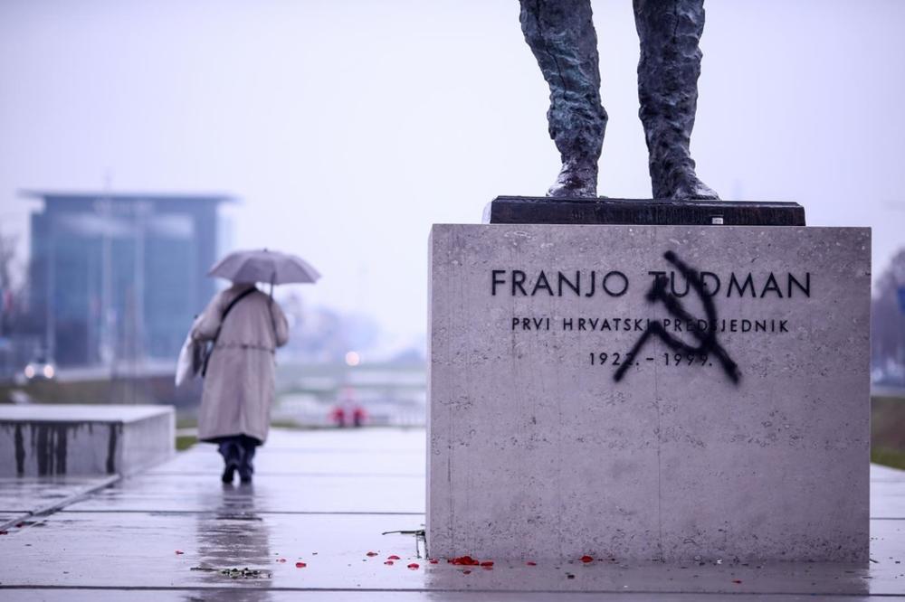 KOMUNISTI SE OSVETILI MRTVOM TUĐMANU! Unakažen spomenik Franji u Zagrebu (FOTO)